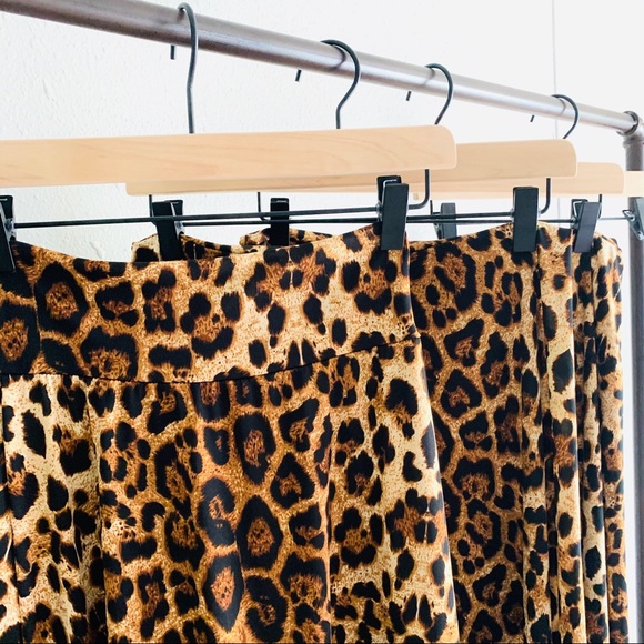 ‘‘𝙻𝚎𝚘𝚙𝚊𝚛𝚍𝚜 𝚒𝚗 𝙻𝚘𝚟𝚎’’ - Picture 3 of 6